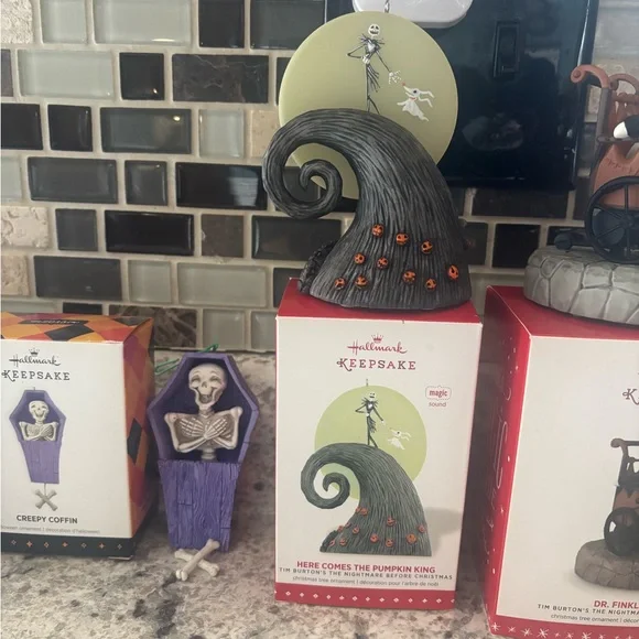 Lot of 30 Halloween ornaments. - Picture 14 of 16